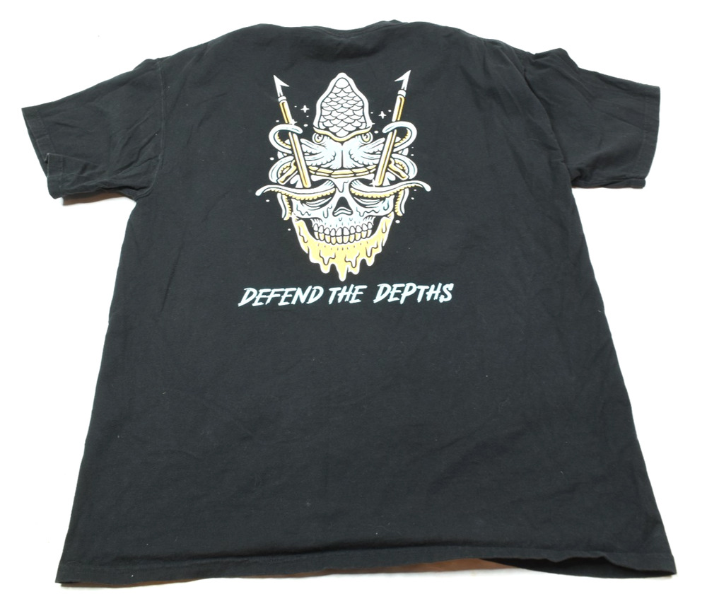 Cove DEFEND THE DEPTHS Shirt Mens Large Black Short Sleeve Crew Neck Relaxed